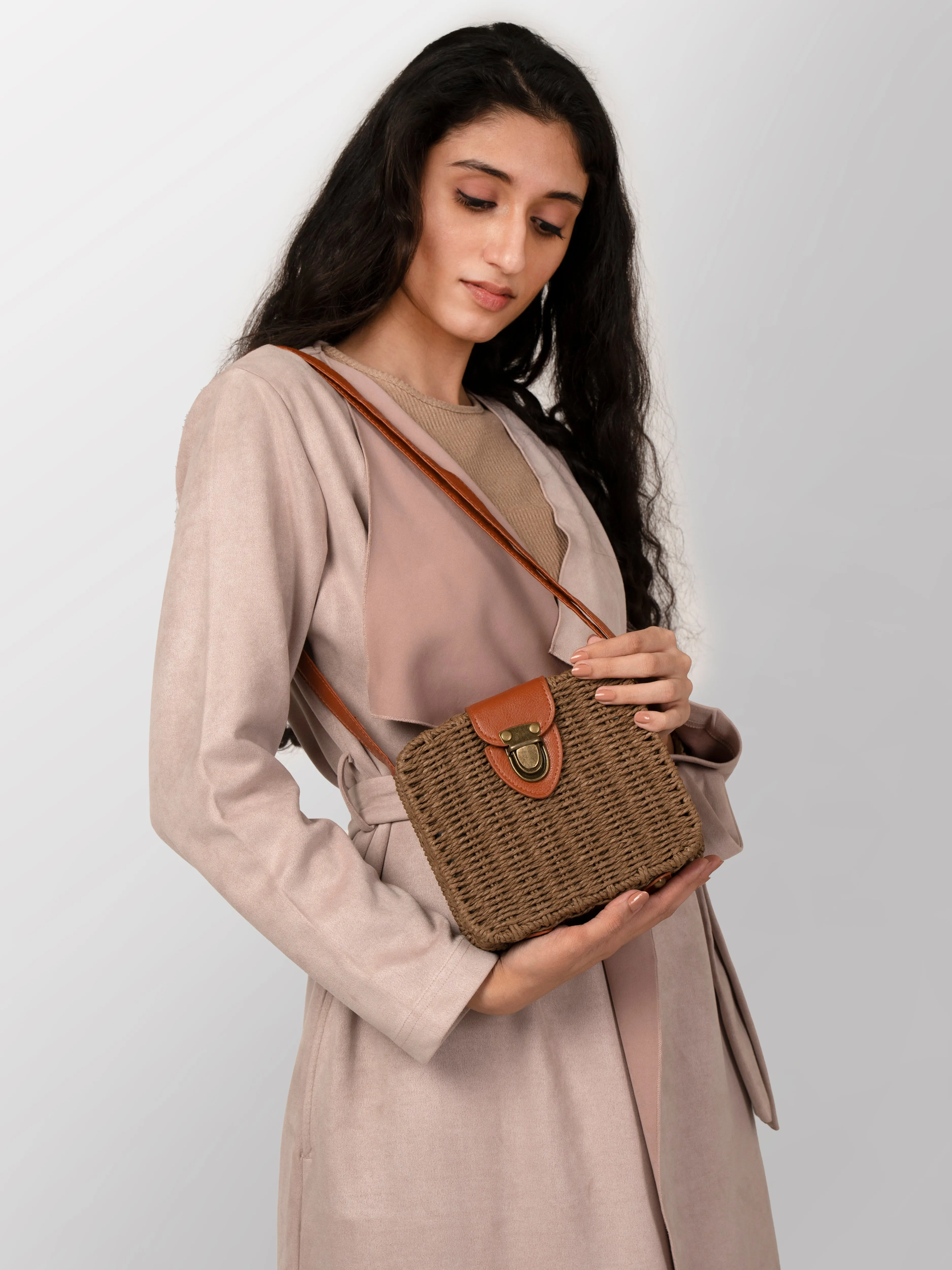 Brown jute women outing bag