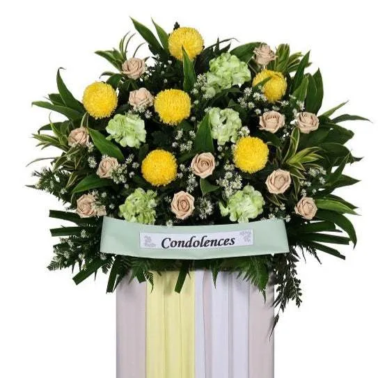Funeral Wreaths with Fresh-Cut Elegance | W476