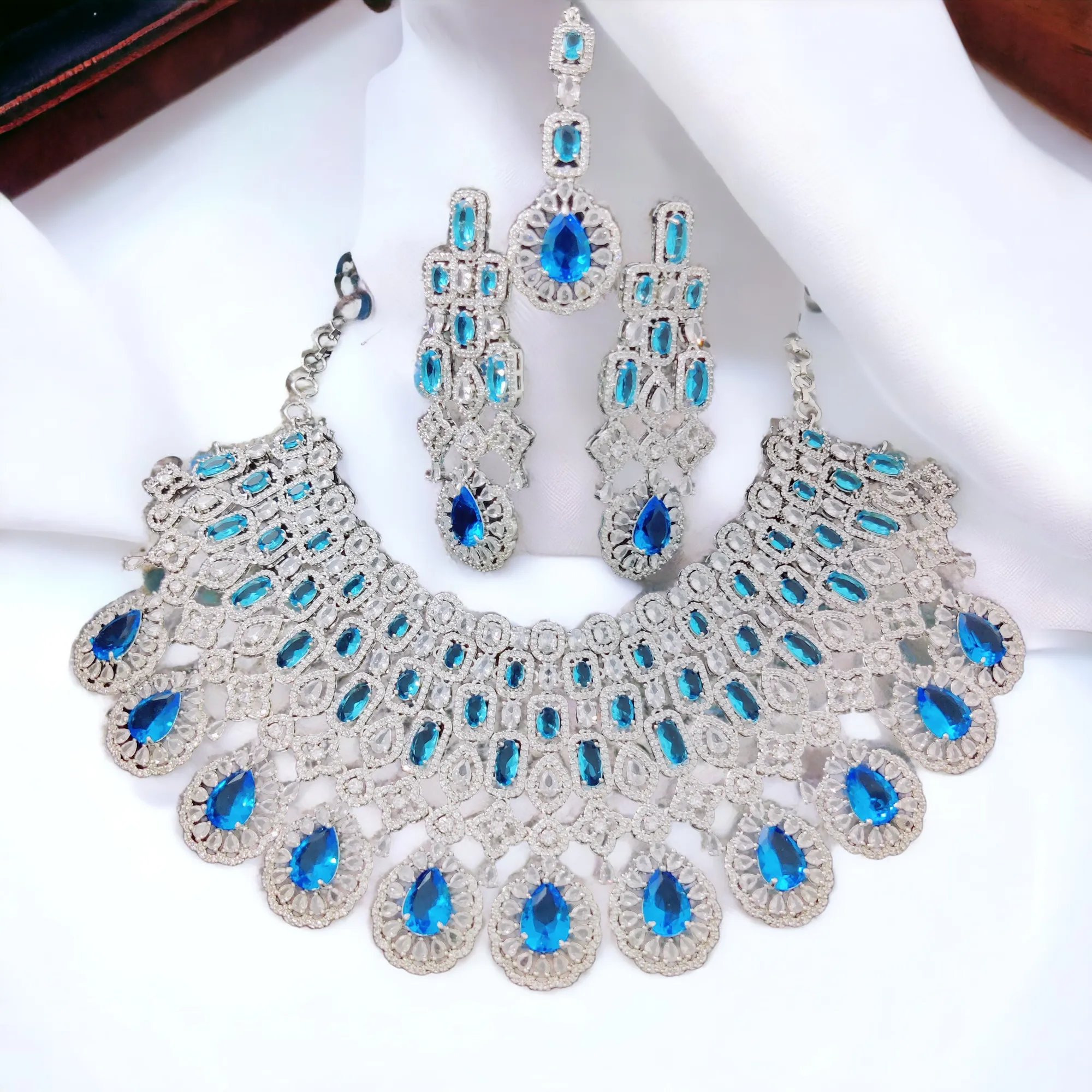 Ocean Breeze Necklace in Rhodium